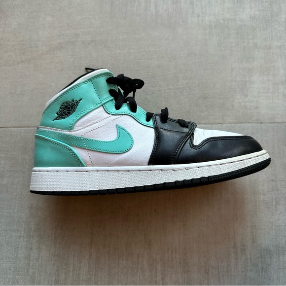 Nike Air Jordan Tropical Twist - 6.5🔥 - Picture 7 of 9